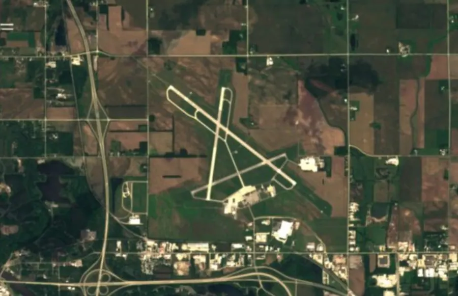 Historical satellite view of Waterloo Regional Airport · 2016–17 imagery
