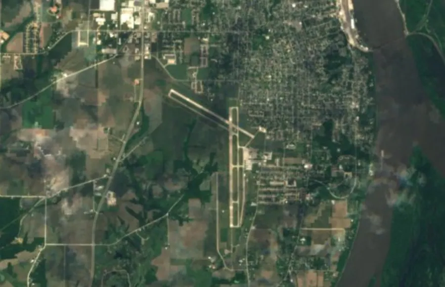 Historical satellite view of Southeast Iowa Regional Airport · 2016–17 imagery