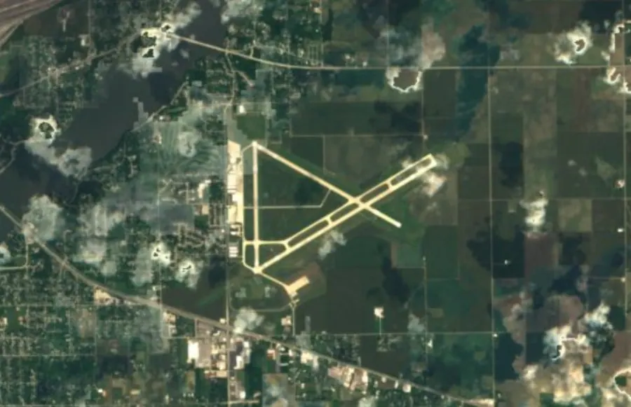 Historical satellite view of Decatur Airport · 2016–17 imagery