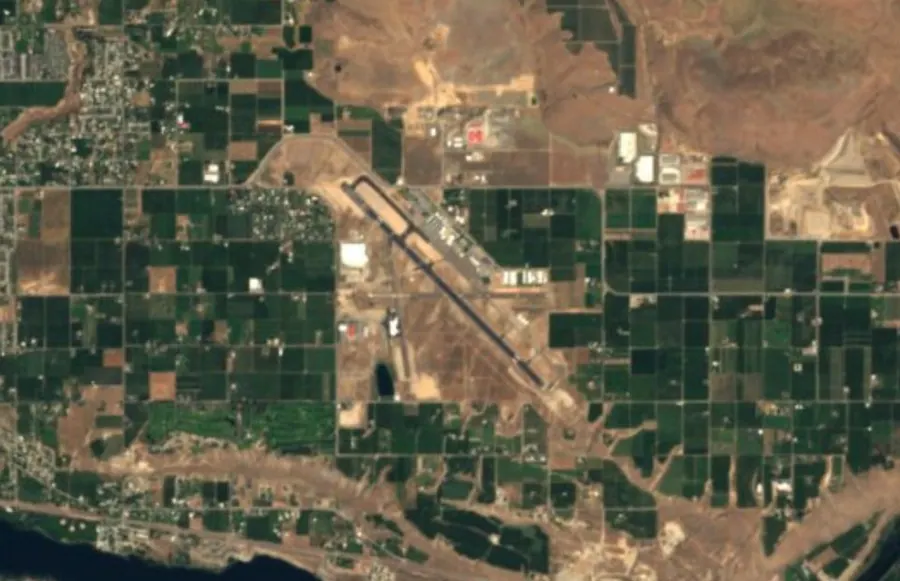 Historical satellite view of Pangborn Memorial Airport · 2016–17 imagery
