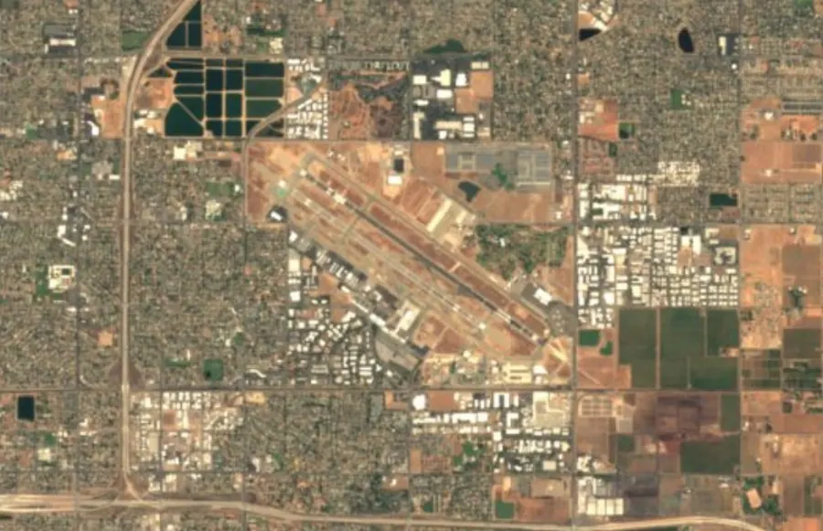 Historical satellite view of Fresno Yosemite International Airport · 2016–17 imagery