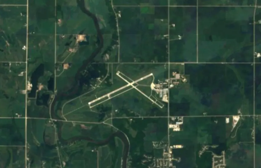 Historical satellite view of Fort Dodge Regional Airport · 2016–17 imagery