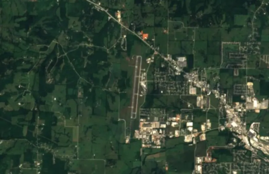 Historical satellite view of Boone County Airport · 2016–17 imagery