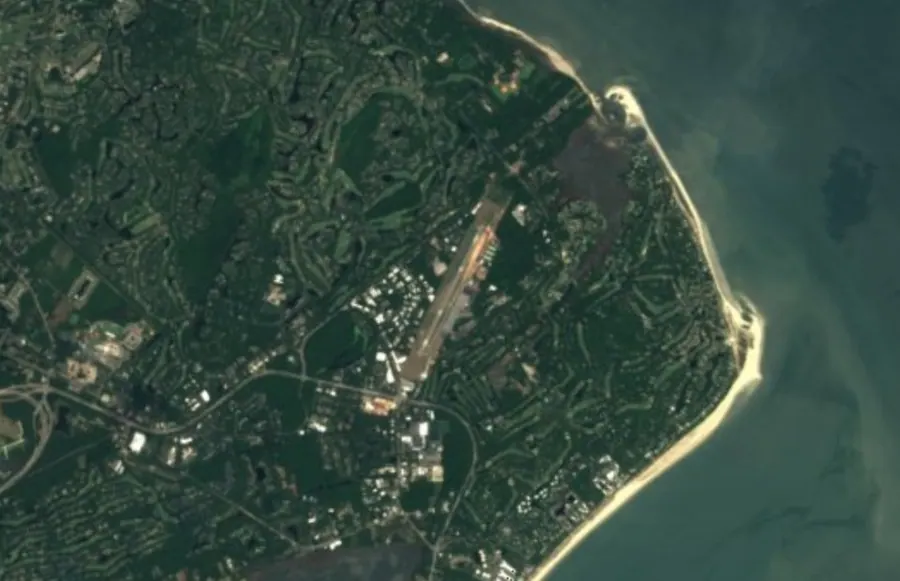 Historical satellite view of Hilton Head Airport · 2016–17 imagery