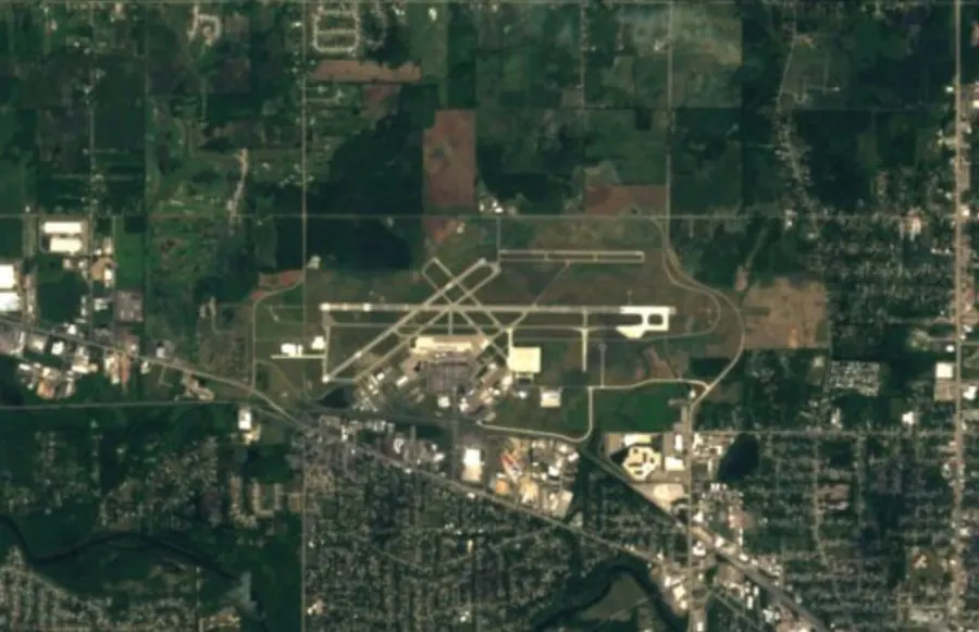 Historical satellite view of Capital Region International Airport · 2016–17 imagery