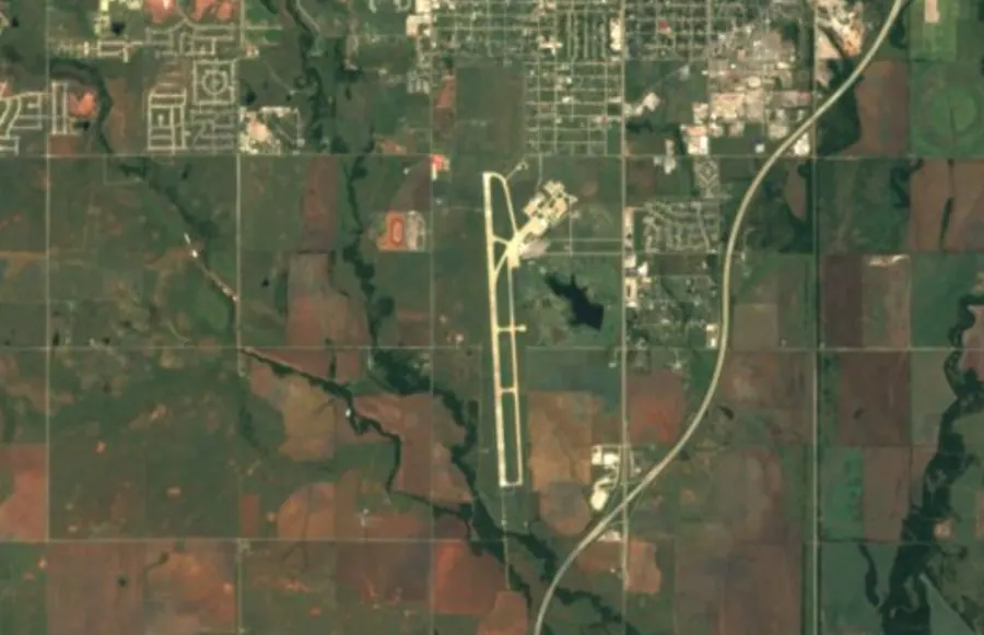 Historical satellite view of Lawton Fort Sill Regional Airport · 2016–17 imagery