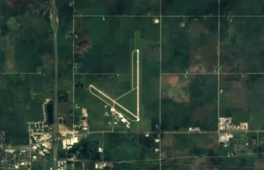 Historical satellite view of Mason City Municipal Airport · 2016–17 imagery