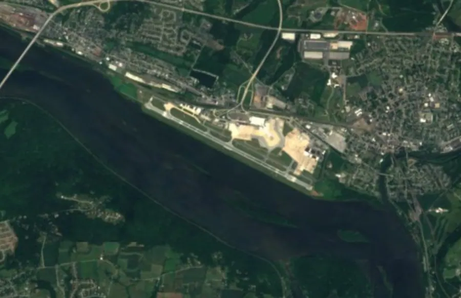 Historical satellite view of Harrisburg International Airport · 2016–17 imagery