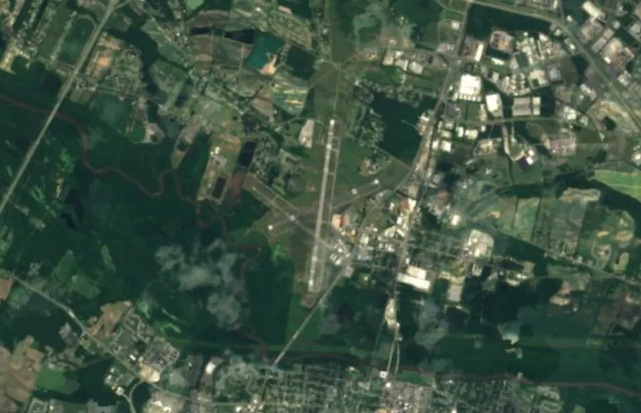 Historical satellite view of Pitt-Greenville Airport · 2016–17 imagery