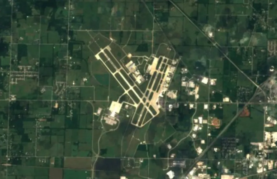 Historical satellite view of Springfield Branson National Airport · 2016–17 imagery