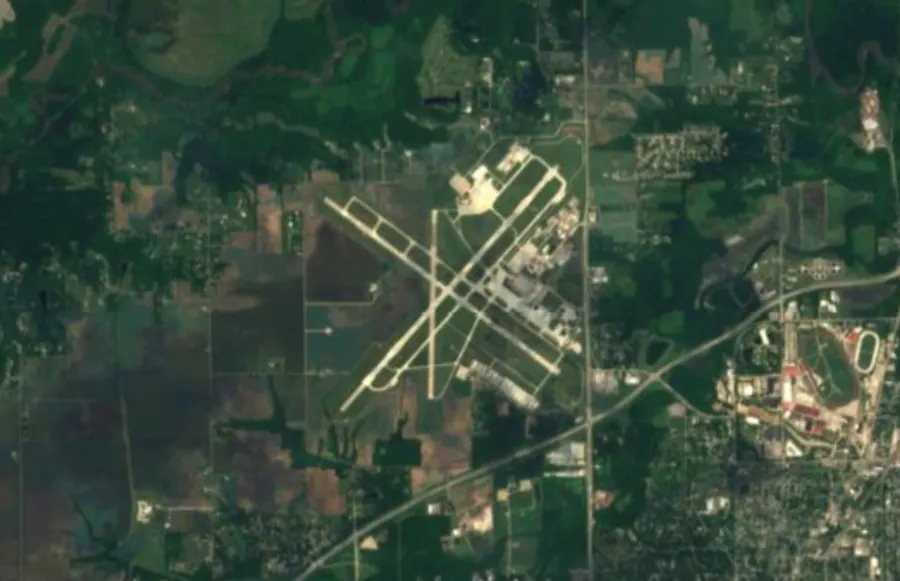 Historical satellite view of Abraham Lincoln Capital Airport · 2016–17 imagery