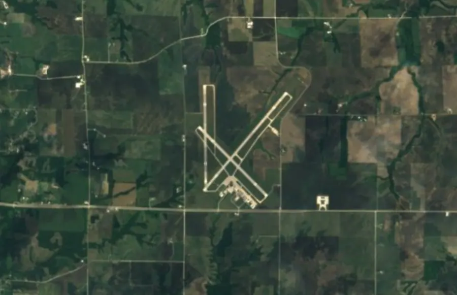 Historical satellite view of Quincy Regional Airport Baldwin Field · 2016–17 imagery