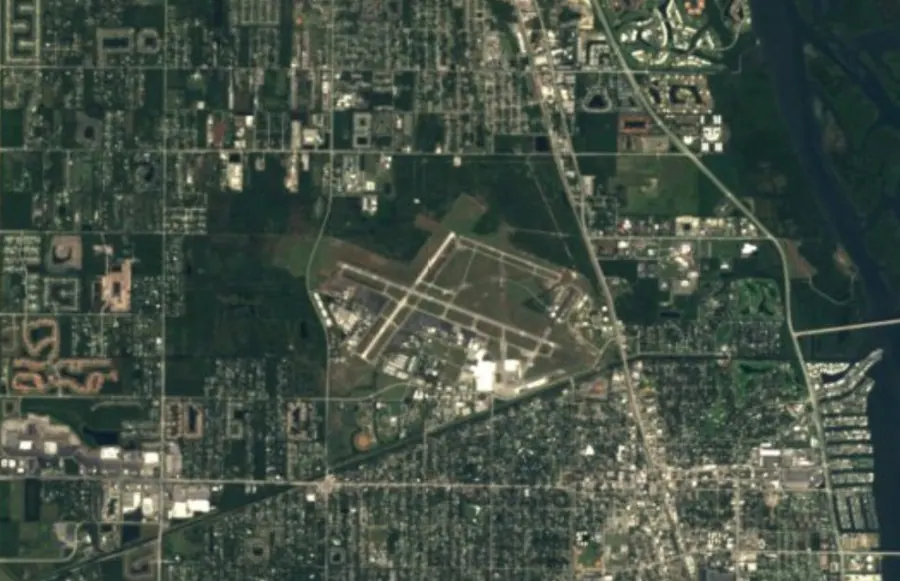 Historical satellite view of Vero Beach Regional Airport · 2016–17 imagery
